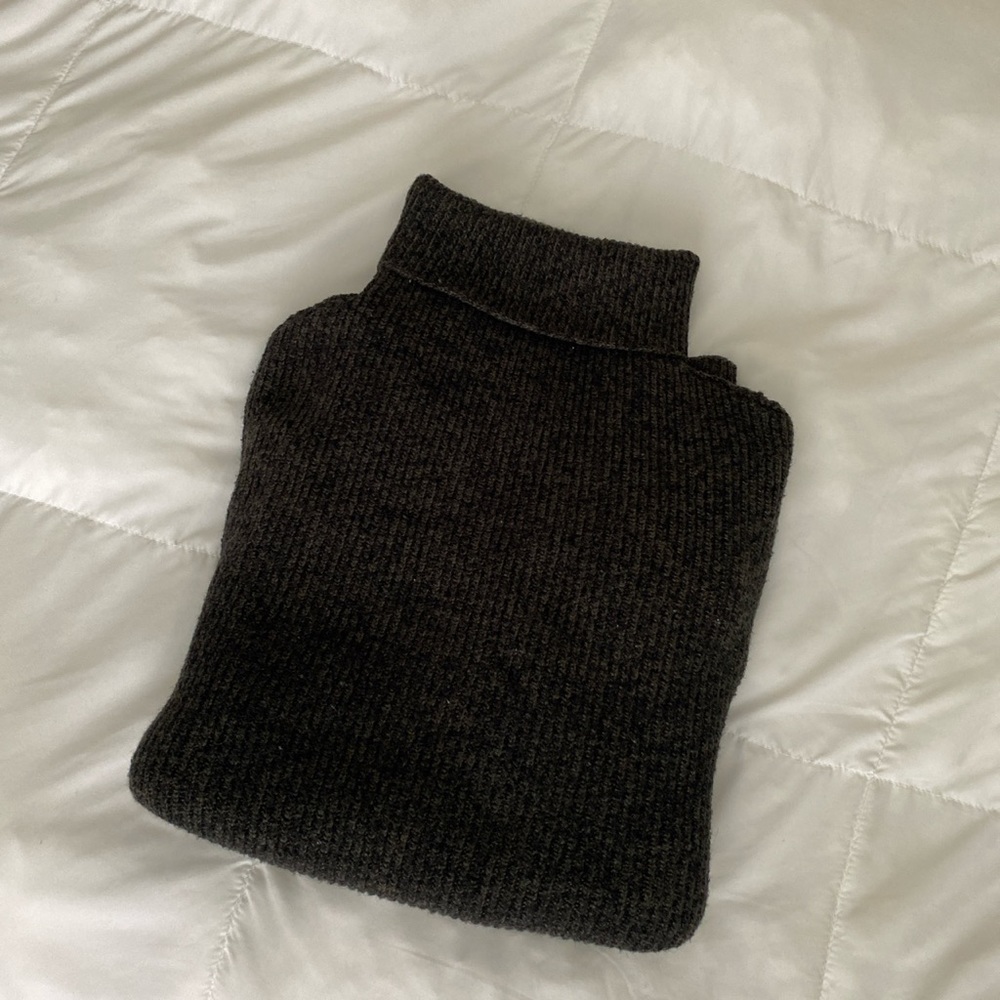 American Eagle Olive Turtleneck